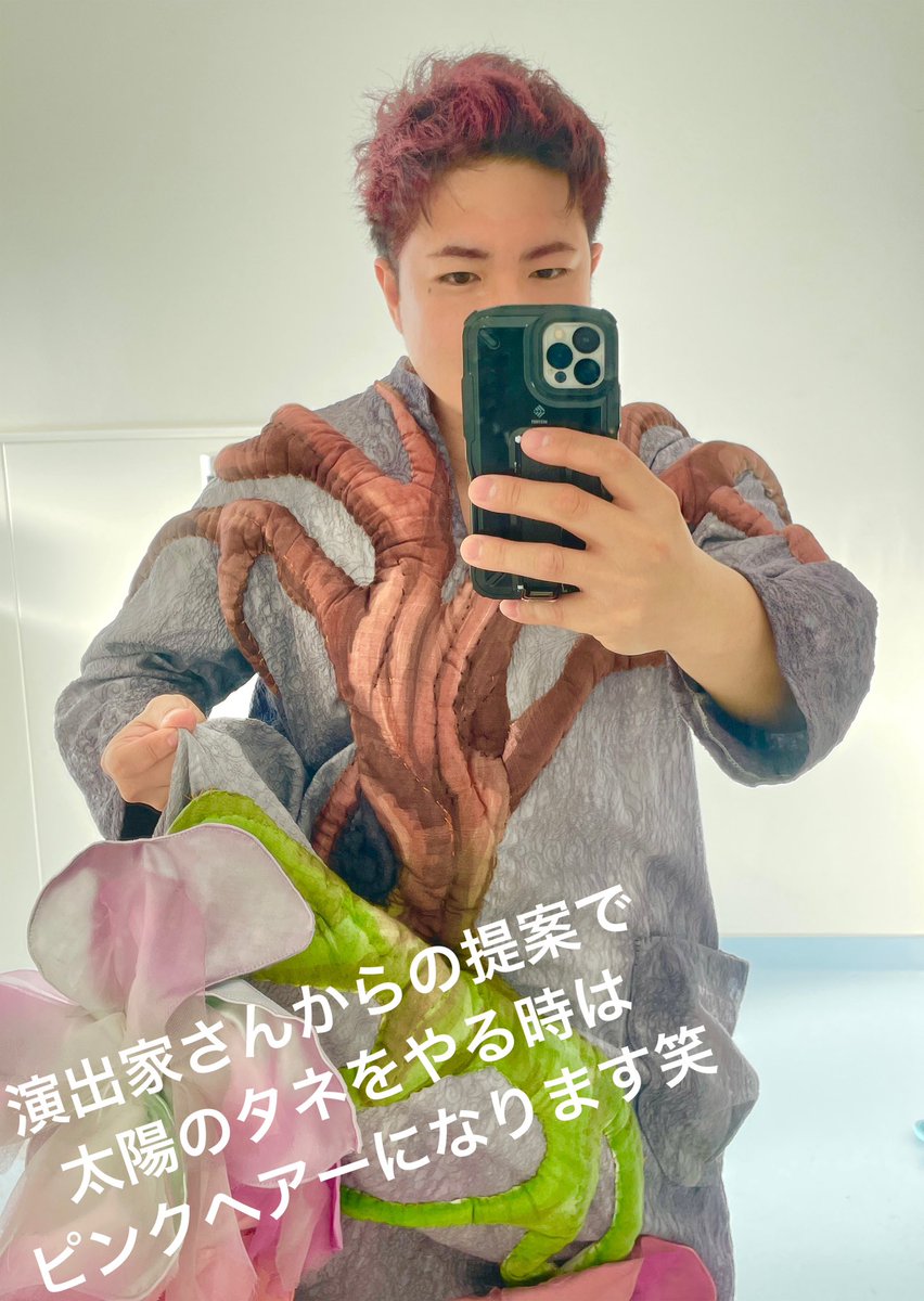 ugomekidrum's tweet photo. 茨城県古河市にて「太陽のタネ」小学校公演でしたー！！
どこか知らない国から来た怪しい人（わたし）が、様々な素材から音のタネを生み出し、好奇心と発想を刺激するシアター作品☀️ https://t.co/I3LviMV48w