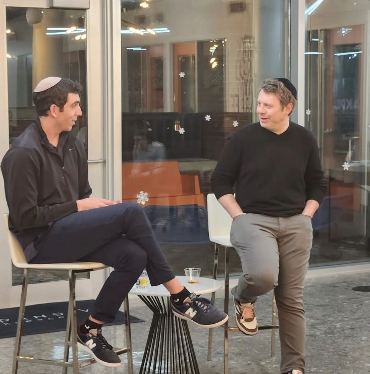 Vintage in Chicago featuring a Ryan Clamage X @EzraMoGee Teamup!🔥

Our very own Ryan Clamage moderated a fireside chat with Ezra Galston, Founding Partner at @startinglinevc   hosted by Chabad River North & Fulton Market.

Looking forward to the next!