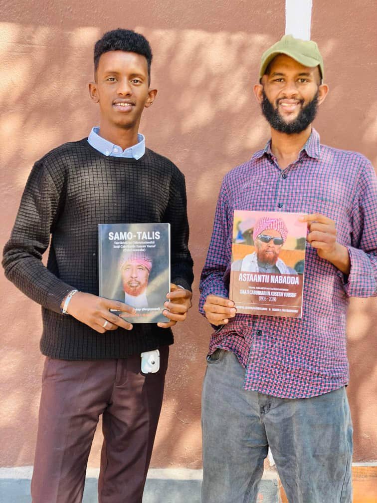 hibf's tweet photo. Author Saciid Maxamuud Gahayr brought us copies of his soon to be launched books “Samatalis” and “Astaanta Nabadda” chronicling  the legacy of the late Xaaji Abdikarem Hussein “Cabdi Waraabe”, a pillar of peace and harmony in Somaliland. https://t.co/U1XV8LHzpn