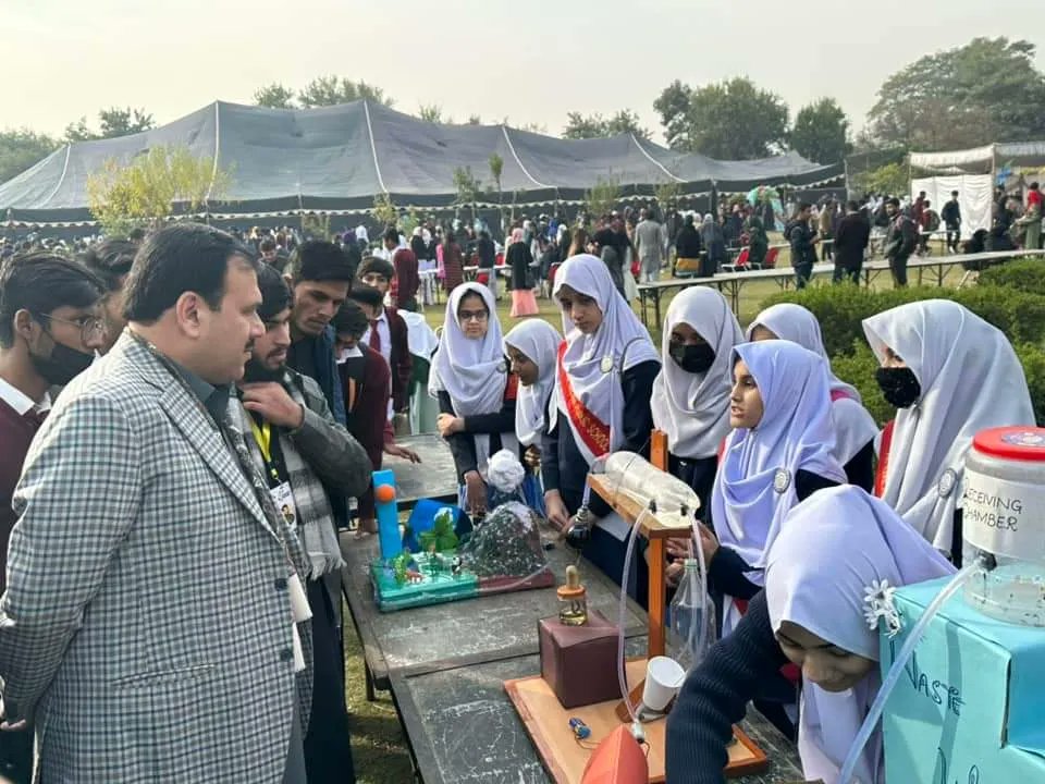 RSE__Official's tweet photo. 6th Edition of Rawalpindi Ideas Students Expo - RISE'22 - The Biggest Talent Exploring &amp; Education Expo of Twin Cities held at Liaquat Bagh Rawalpindi 

Thousands of students from twin cities participated. Thumbs up for the team Riphah Society For Excellence <3

 #RISE2k22 https://t.co/sQ72nBfM9C