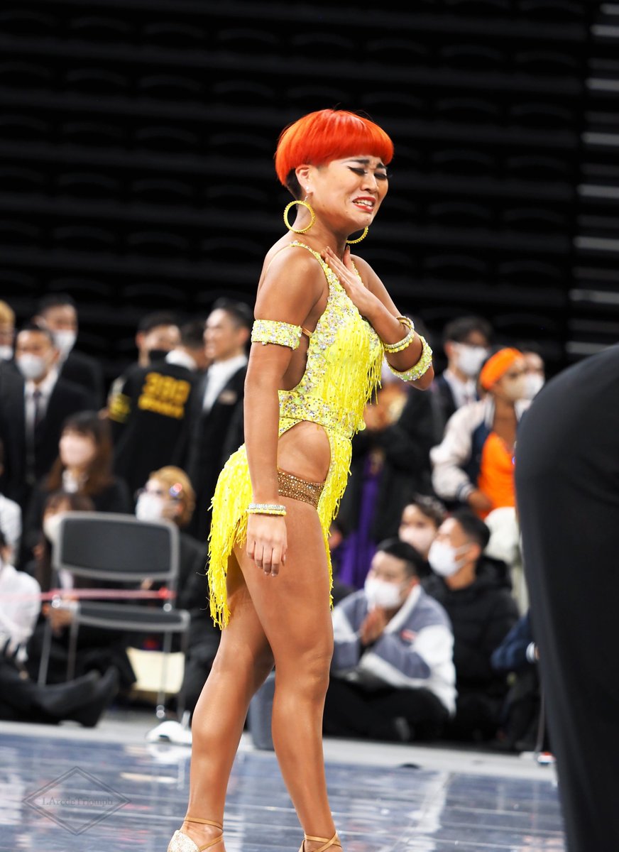 【冬全2022】
525 獨協②
下位決勝でドレスを変えてきて、チャームポイントの太陽みたいな笑顔で獨協席にサービスして、全力で魅力的なダンスを見せてくれた最後、
初めての悔しくて悲しい顔に心がぎゅってなってしまった…下位決勝だったとしてもめちゃめちゃ素敵だったし魅力的なダンスでした！