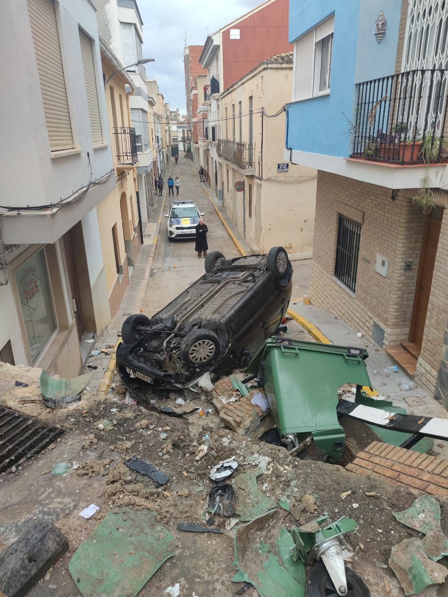 DiosaDescarriad's tweet photo. Mi coche ahora mismo https://t.co/mHE7Zr5UKa