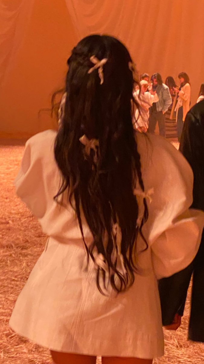 JennieDCGallery's tweet photo. 221212 #JENNIE at the "Le Raphia" Jacquemus Show

JENNIE POUR JACQUEMUS 
#JENNIExLERAPHIA https://t.co/5izkt57lQ8