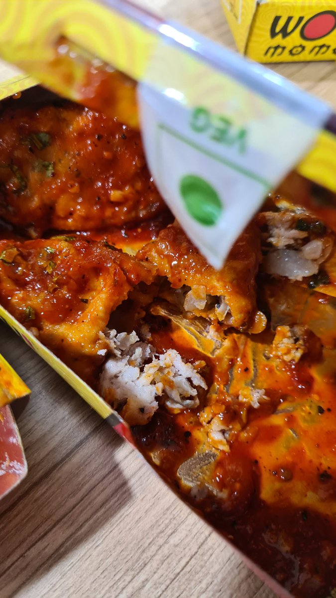 garix3's tweet photo. @zomato @Wowmomo4u Chicken Momo delivered under Veg tag. Not cool!! https://t.co/PifoPhzkRM