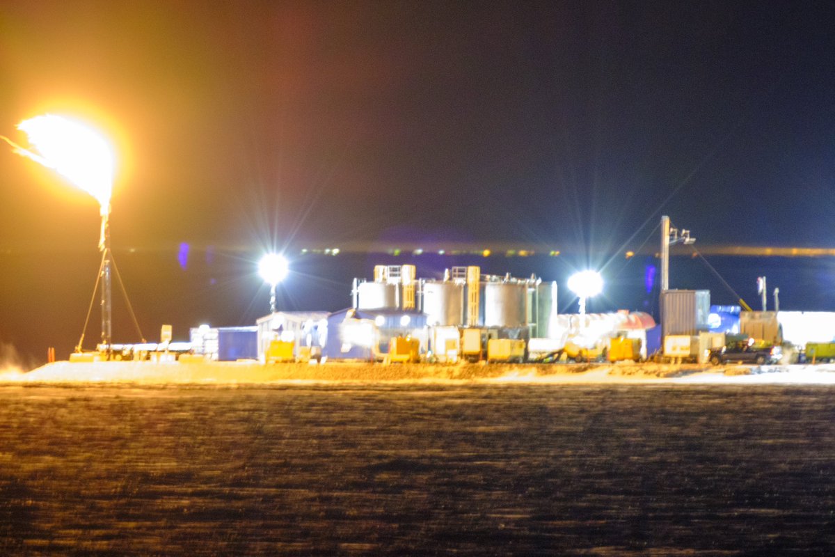 KennardKrazies's tweet photo. $pthrf $panr.  Someone just shared on discord.  Taken last night.  That flare is enormous! #oil #alaska https://t.co/DPjVOBNLrH