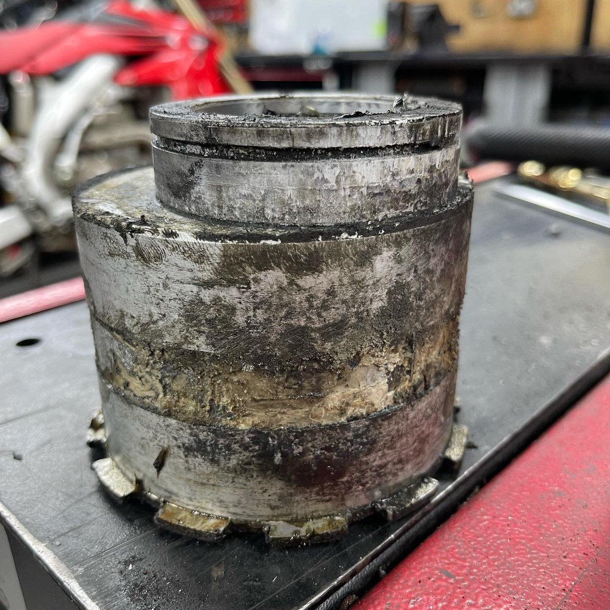 DMC_Motorcycles's tweet photo. JC Guns has obviously been taking tips from the master ๐
โข
#doncastermotorcycles #triumph #triumphmotorcycles #triumphdaytona #motorcycle #motorcycles #motorbike #biker #motorcyclemechanic #motorcyclemechanics #motorcycleworkshop https://t.co/G94LyrsUjj