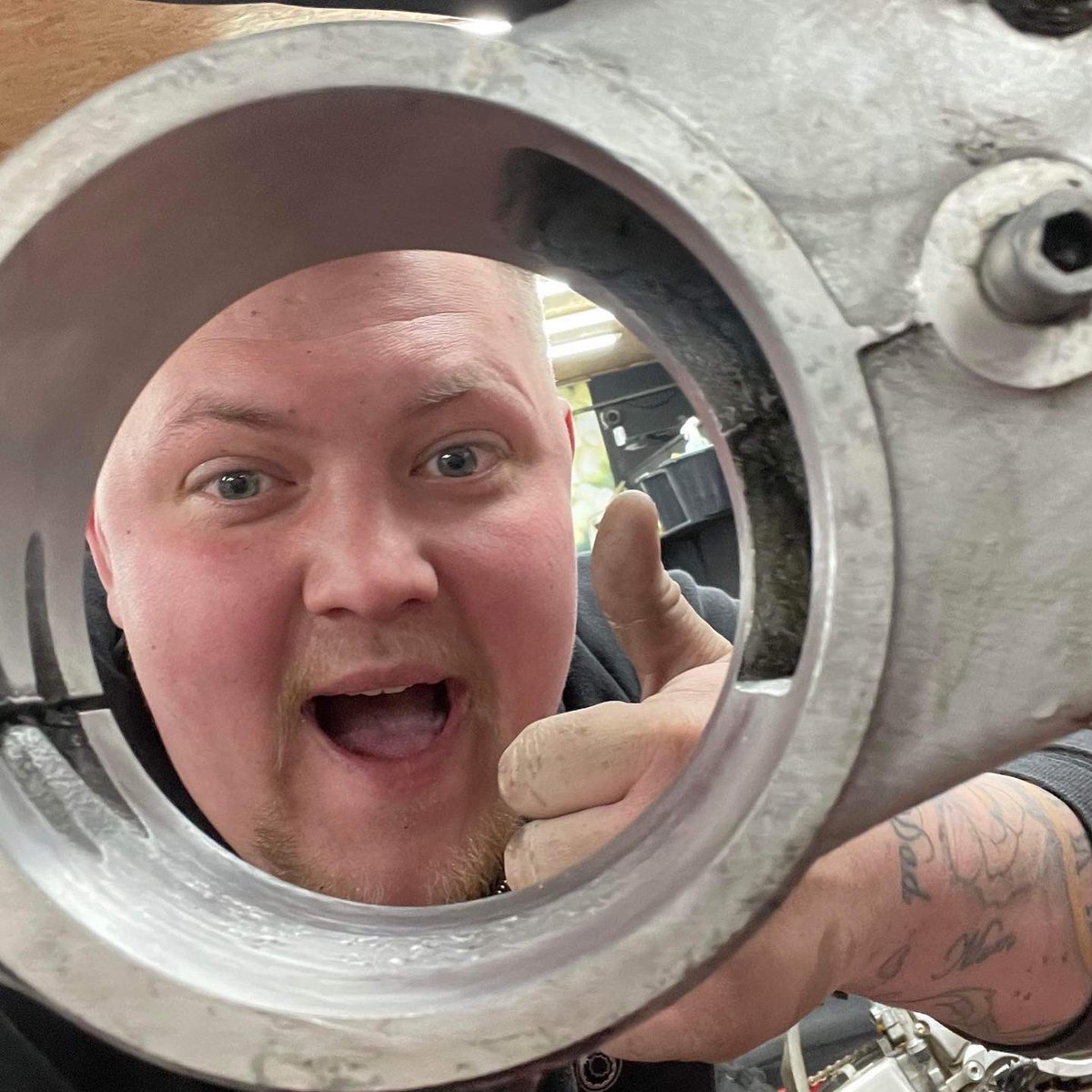 DMC_Motorcycles's tweet photo. JC Guns has obviously been taking tips from the master ๐
โข
#doncastermotorcycles #triumph #triumphmotorcycles #triumphdaytona #motorcycle #motorcycles #motorbike #biker #motorcyclemechanic #motorcyclemechanics #motorcycleworkshop https://t.co/G94LyrsUjj