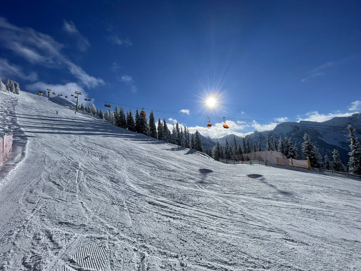HauserKaibling's tweet image. Der Berg ruft!🏔️
Traumhaftes Wetter mit strahlendem Sonnenschein und besten Pistenbedingungen haben heute für einen perfekten, unvergesslichen Skitag gesorgt!☀️

😉 👉🏼 MORGEN ebenfalls TRAUMHAFTES SKIWETTER 🎿 Rauf auf den Berg!

#hauserkaibling #schladmingdachstein #skiamade