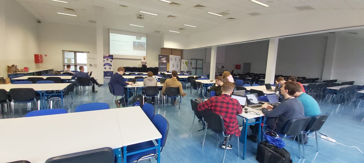 lukasiewiczpit's tweet photo. 💡W zeszły piątek 9 grudnia zespół #ŁukasiewiczPIT (Maciej Szymkowski, Kacper Perz i Szymon Skwarek) wziął udział w hackathonie #HackVision i udało mu się przejść do kolejnego etapu! https://t.co/CqPwM2Vl86