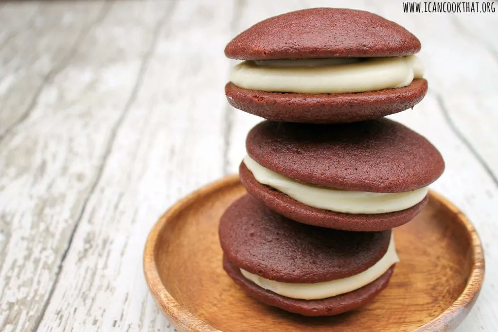 ICanCookThat's tweet photo. Whoopie pies are a lot easier to make than they look (I promise). These little guys are filled with a peppermint cream cheese filling, so they will get you right in the holiday spirit in no time! #recipe #icancookthat #25DaysofCookies https://t.co/6T2wULAENG https://t.co/K3cbs8h9na