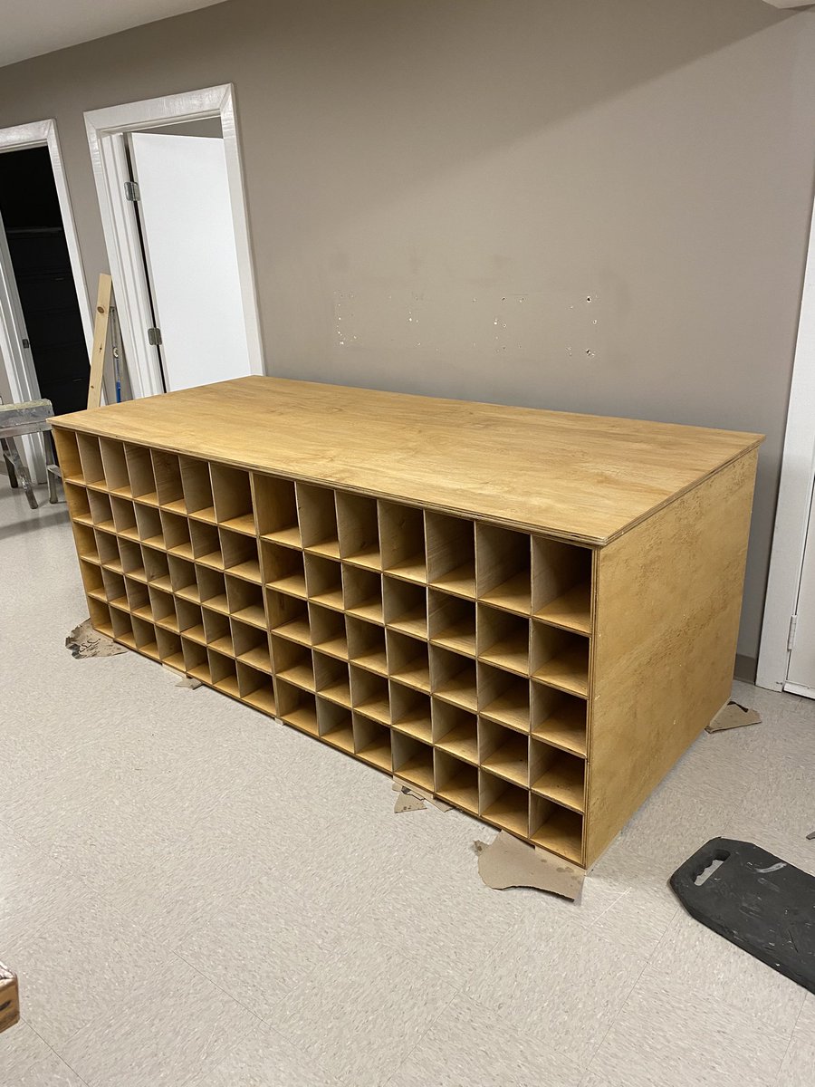 elcapitan34's tweet image. Built a 7ft long drafting table for a construction company so they can have a lot of storage for all their blueprints and alot of room to layout their plans to read them comfortably! #woodworking #draftingtable