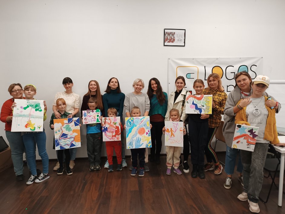 Seila_Fdz's tweet photo. Sharing is Caring #Intergenerational #CollectiveGathering in Oct 2022 #Poznan #Poland #SHARINGisCARING run by @Seila_Fdz produced by #LogosNGO. Mums and kids, refugees from #Ukraine gathered together to collaborate through art in a safe space. #art +info: https://t.co/VTHXLrsHYb https://t.co/OR4eiYmace