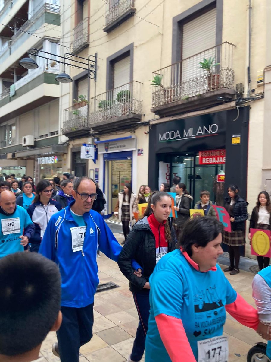 Una vegada més hem participat en la “Volta a peu” organitzada per la Fundació Espurna.L’alumnat de 1r ESO va animar els participants i els alumnes de 4t ESO van col·laborar com a voluntaris. m.facebook.com/story.php?stor… 
#carmelitesgandia #somvedruna #gandia #eduquemlamentielcor