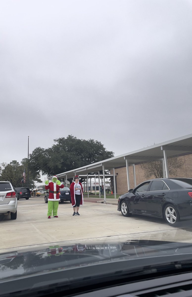 Julie Davila tweet media