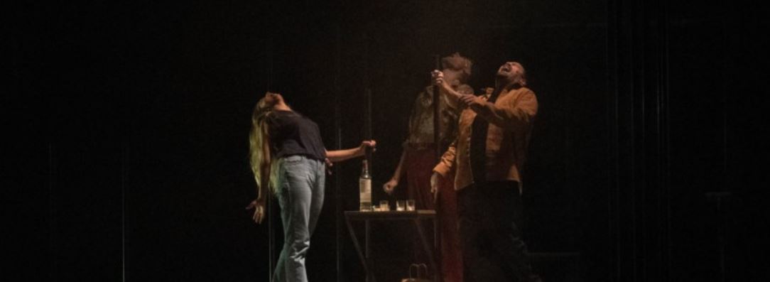 THÉÂTRE 🎭 | Jeudi 19 janvier à 19h, au Théâtre de l'Usine de Saint-Céré, assistez à la représentation de la pièce L'ALCOOL ET LA NOSTALGIE, d'après le roman de Mathias Enard.

ℹ theatredelusine-saintcere.com/spectacles/919…
