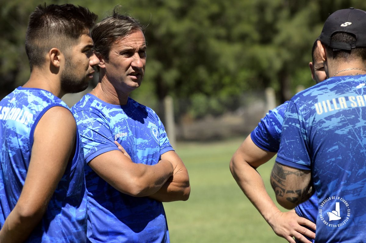 CAVSCoficial's tweet image. Hola @leamartini10🤩

El flamante entrenador del villero se presentó este lunes ante el plantel y comenzó su ciclo al mando de #VillaSanCarlos.