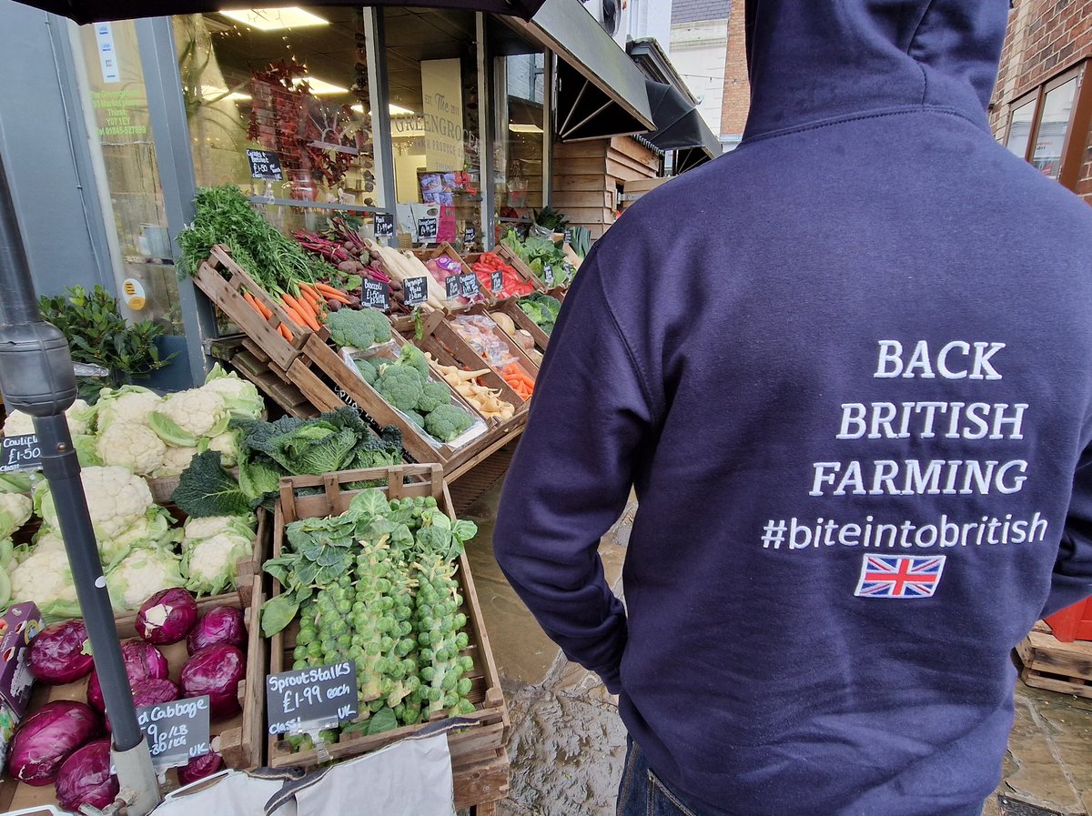 Day 12: plenty of vegetables &amp; fruit are available at this time of year, and your local greengrocer is ideally placed to advise you what is seasonal and locally produced 🇬🇧🥔🥕🍏🚜

>100 ❤️ and £10 goes to farming charities 👍 RT away...

#BiteIntoBritish #BackBritishFarming