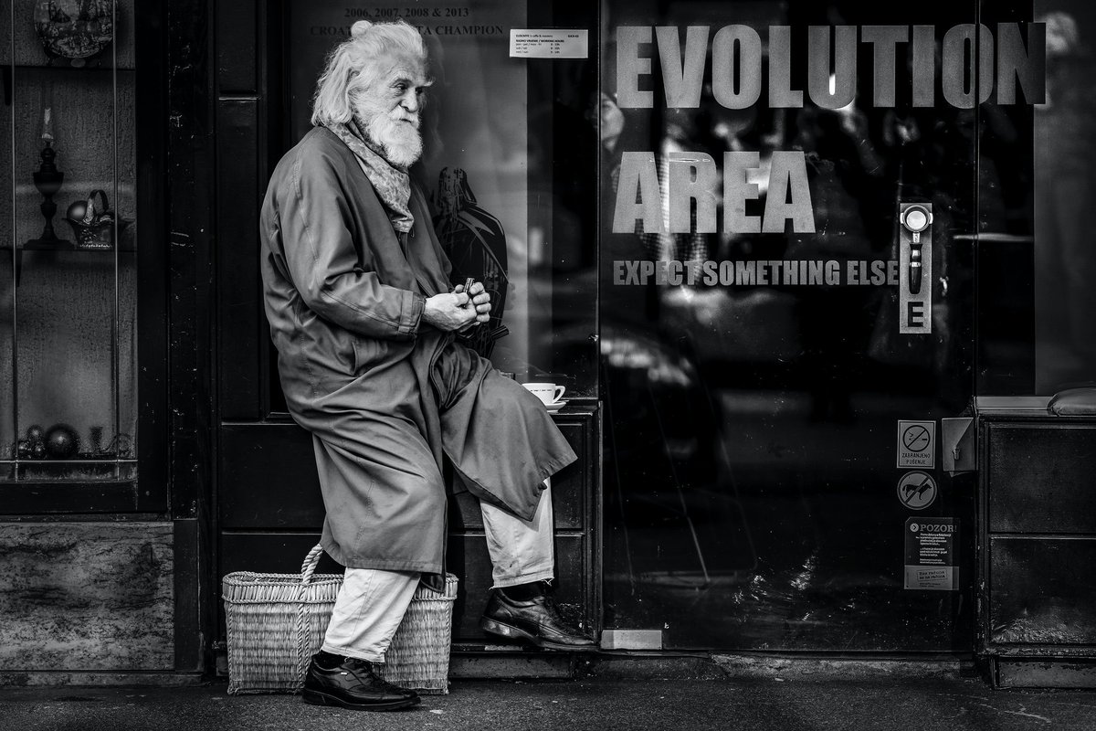 Gm fam ☕️
You know that feeling..that wonderful feeling when you capture a special moment and become a witness of the past? 

More about "Darwin" below