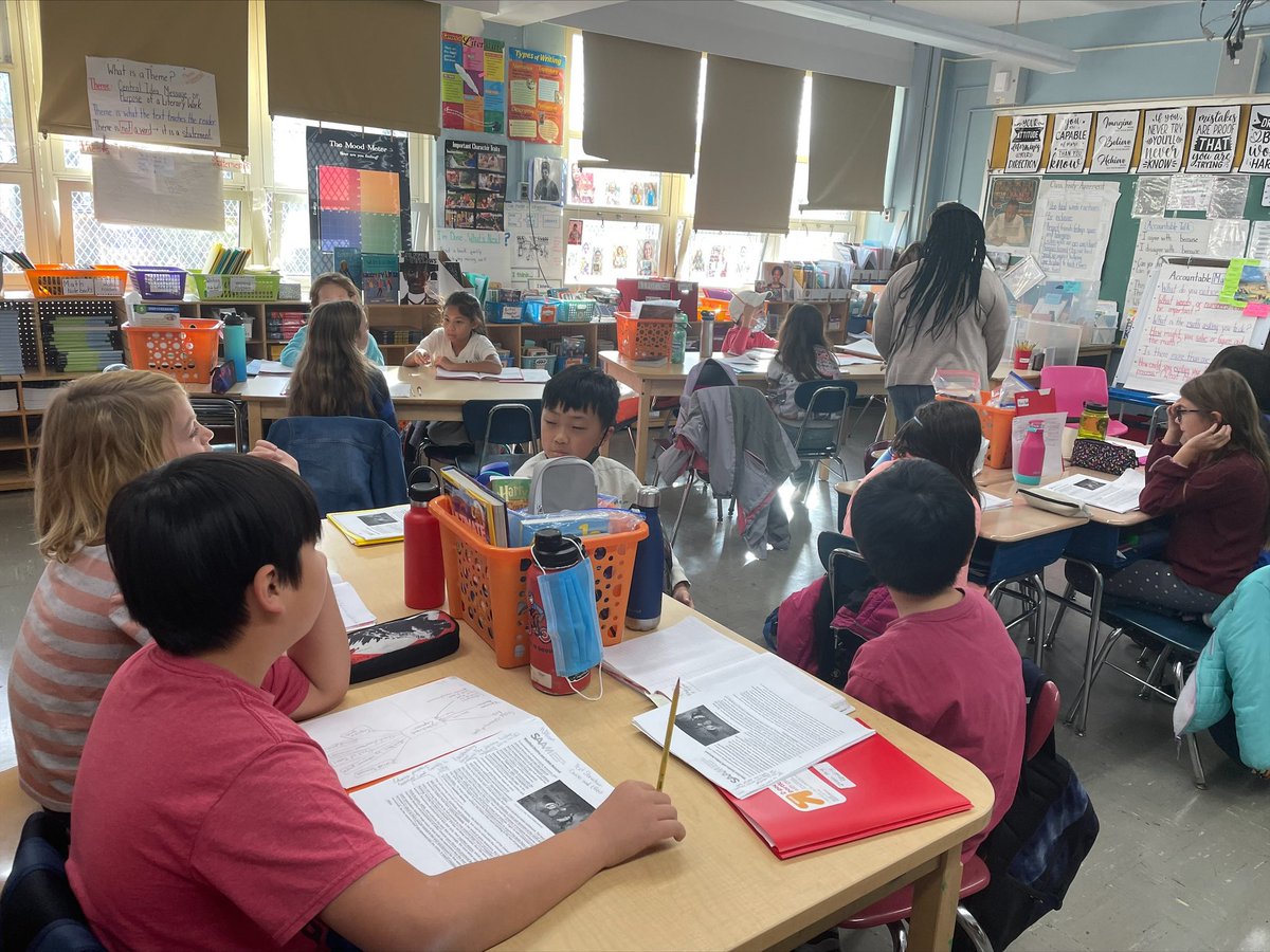 NYCDOED15's tweet photo. Shout out to @ps38bklyn and Principal Pradel for the great work happening to develop student voice and critical thinking through CRS-E Humanities curriculum and student leadership. #developteachers #letstudentslead @ruxdanika @DK_BlackburnNYC @DOEChancellor https://t.co/n6Lpv5A2kx
