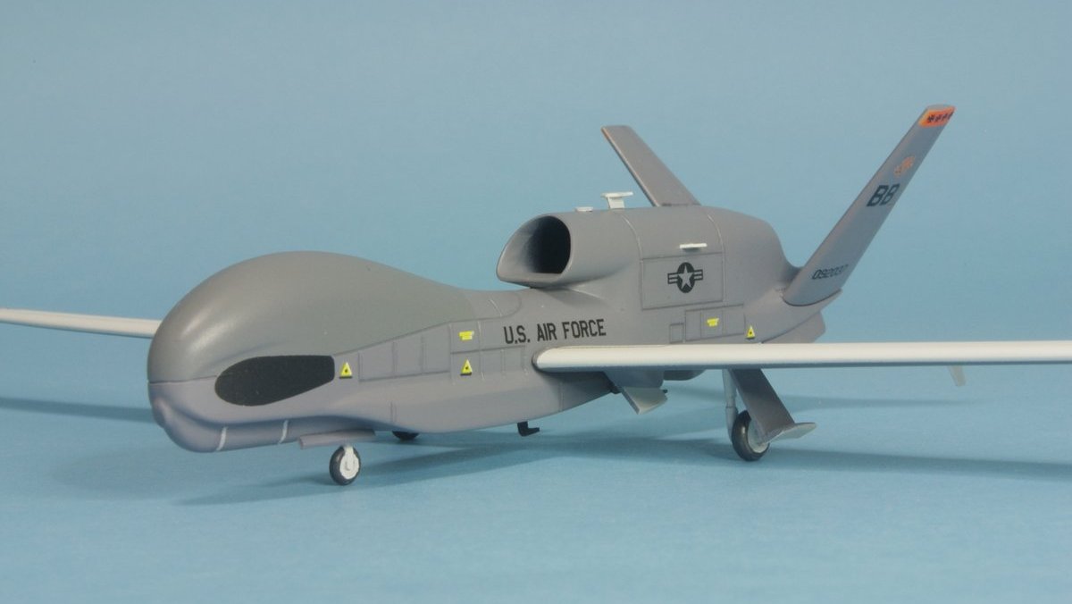 f_2a_hayabusa's tweet photo. #デカール ご注文承ります
1/144 RQ-4Bグローバルホーク アメリカ空軍
2017年夏、#横田基地 に展開した機体のマーキングです
↓詳細はこちら
https://t.co/of8SsgsP08
#Miniwing #RQ4B #グローバルホーク #GLOBALHAWK #米空軍 #USAF #144スケモ #144scale #戦闘機 #decals https://t.co/HvQxzLpXSJ