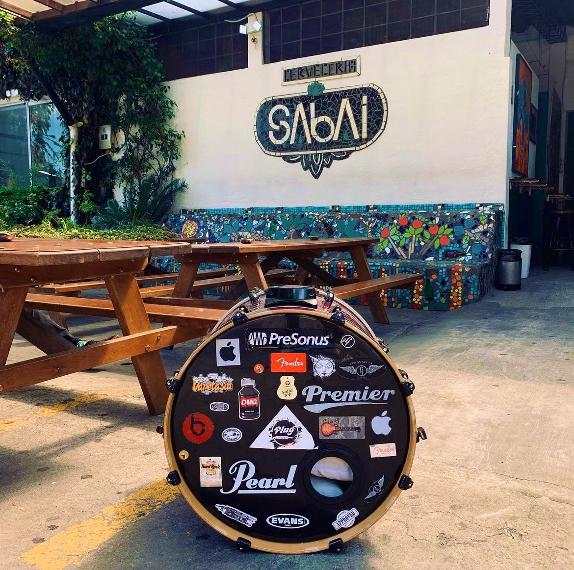 Beer and music
#sabai #beer #cerveza #music #musica #musician
#musicaenvivo #musicaevida #musicislife #musicislove
#beerporn #beerandmusic #rock #bar #quito #ecuador
#cumbaya #kick #bombo #pearlvision #kickporn
#kickportdrummer #kickmusic #drums #drummer #love
#cool #happy #relax