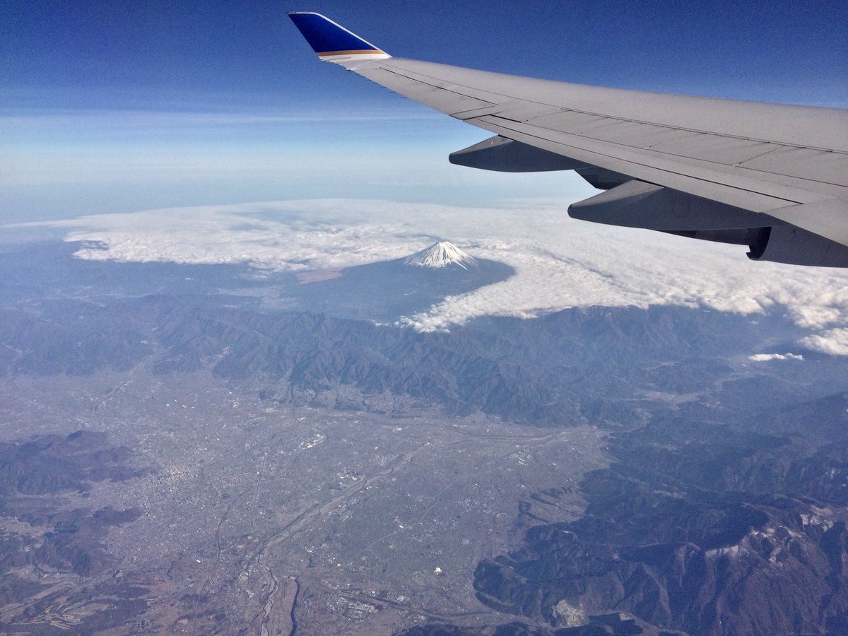 #Top4Flights photos for this week’s #Top4Theme

@fionamusiclakes
@gfreetraveler 

World’s 1st flying apparatus to sustain controlled flight

✈️ over the Las Vegas Strip

✈️ low over Hawaii’s garden isle

✈️ past Mt. Fuji