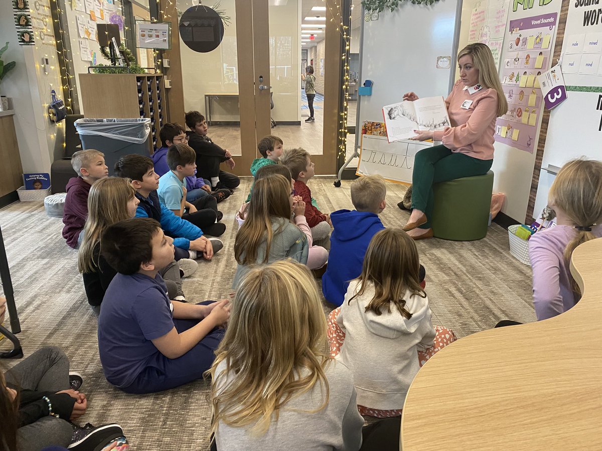 Our last mystery reader for 2022! This is our favorite Monday morning tradition 💙💚 #mysteryreader <a href="/CCE_Comets/">Clay Center Comets</a> #myccs
