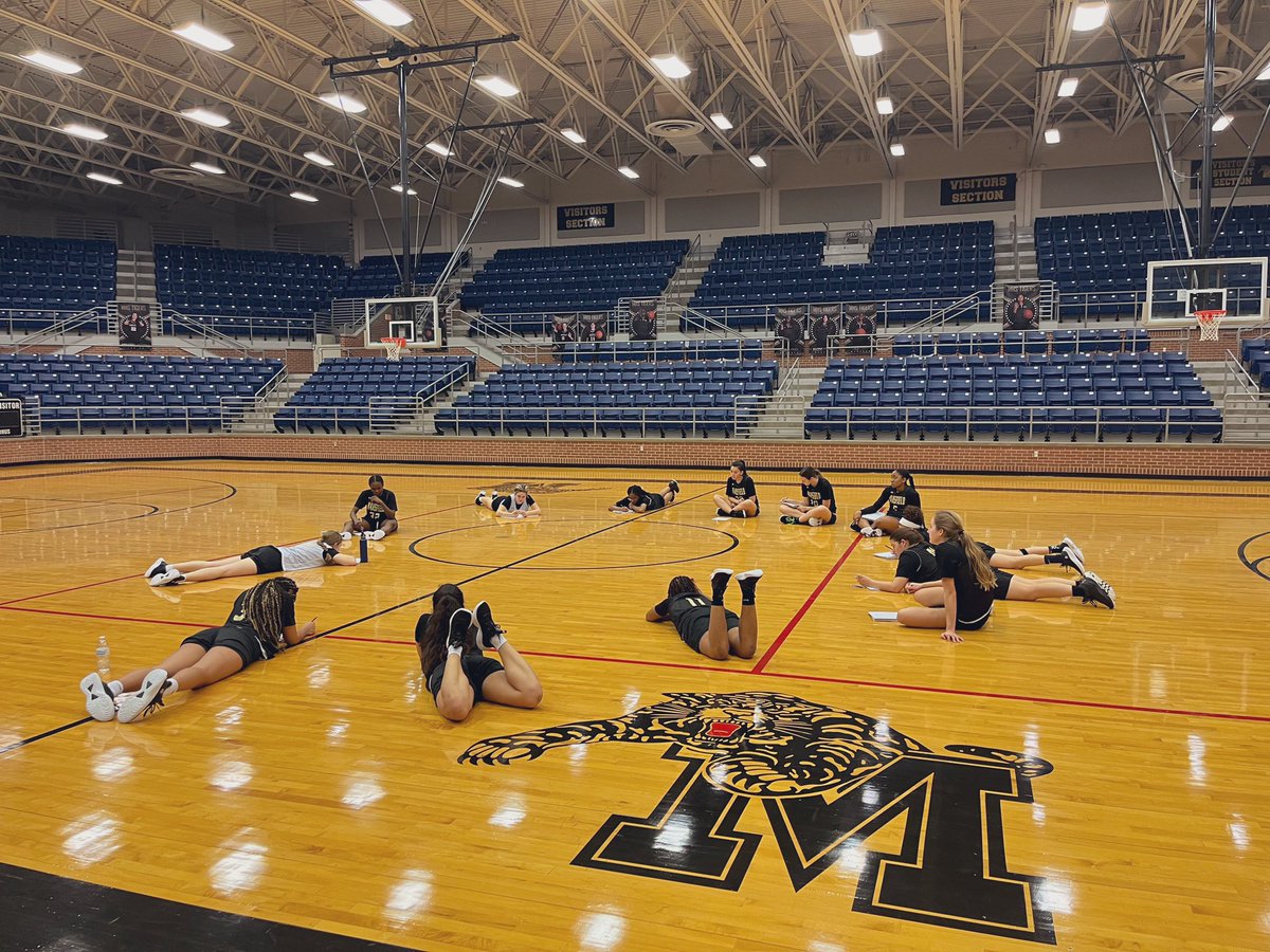 Spent most of the morning on the floor growing our skills to handle pressure on the COURT. Spent the last 15 growing our skills to handle pressure in LIFE. 
<a href="/LadyTigers_MHS/">Mansfield Girls Basketball</a> 
High Performer Habit Mastery: Transitions 

RELEASE TENSION, SET INTENTION
<a href="/BrendonBurchard/">Brendon Burchard</a> #growthday
