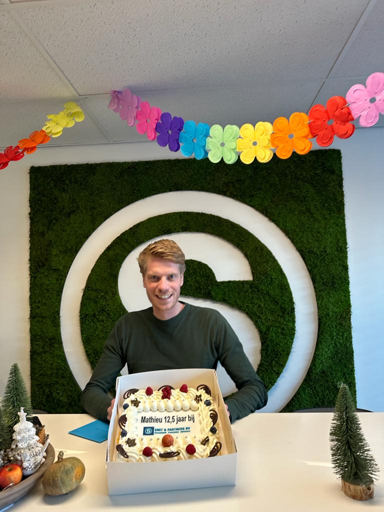 Tijd voor taart! 
Hoera! Mathieu werkt 12,5 jaar bij ons en daar zijn wij heel erg blij mee. #twaalfenhalfjaar