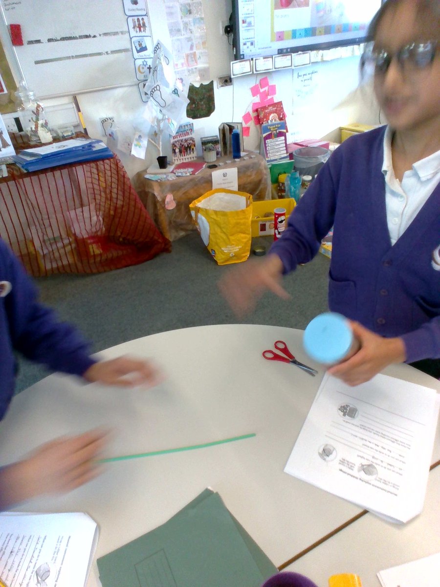 StSilas_Primary's tweet image. Elder class have been experimenting how to make their own skin, string and wind as part our #DTproject #primarydt