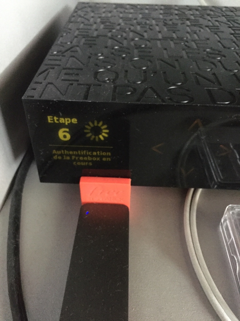 mrwebjunkie's tweet photo. @freebox Pourquoi ma box est-elle bloquée à l’étape 6 depuis une heure déjà ? @free https://t.co/kcNWRyqqmn