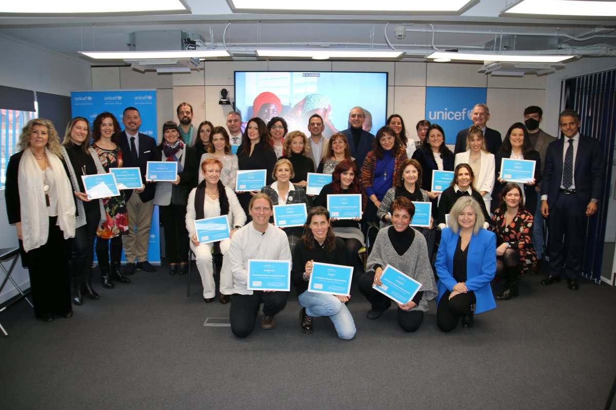 UNICEF Comité Madrid (@unicef_madrid) on Twitter photo Nos reunimos con 16 centros educativos acreditados como Centros Referentes en Educación en Derechos de Infancia de <a href="/educacmadrid/">Educación▪️Comunidad de Madrid</a> para homenajearles y celebrar el trabajo que hacen. Seguimos caminando junt@s por una educación inclusiva, equitativa y de calidad para todos y todas. Nos reunimos con 16 centros educativos acreditados como Centros Referentes en Educación en Derechos de Infancia de <a href="/educacmadrid/">Educación▪️Comunidad de Madrid</a> para homenajearles y celebrar el trabajo que hacen. Seguimos caminando junt@s por una educación inclusiva, equitativa y de calidad para todos y todas.