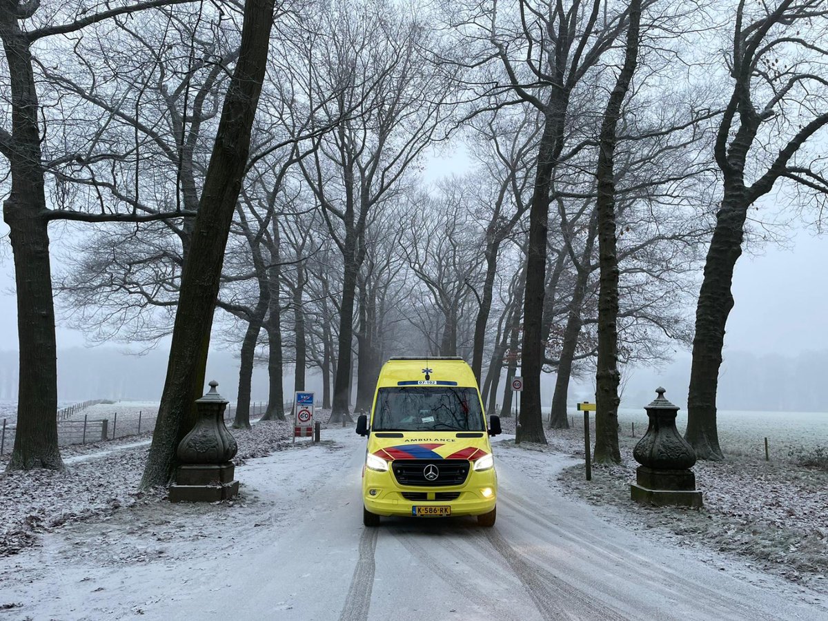 Brrr wat is het koud buiten! Gelukkig levert het wel mooie plaatjes op, zoals deze van afgelopen weekend ❄️

#AmbulanceGM #winter #ambulance