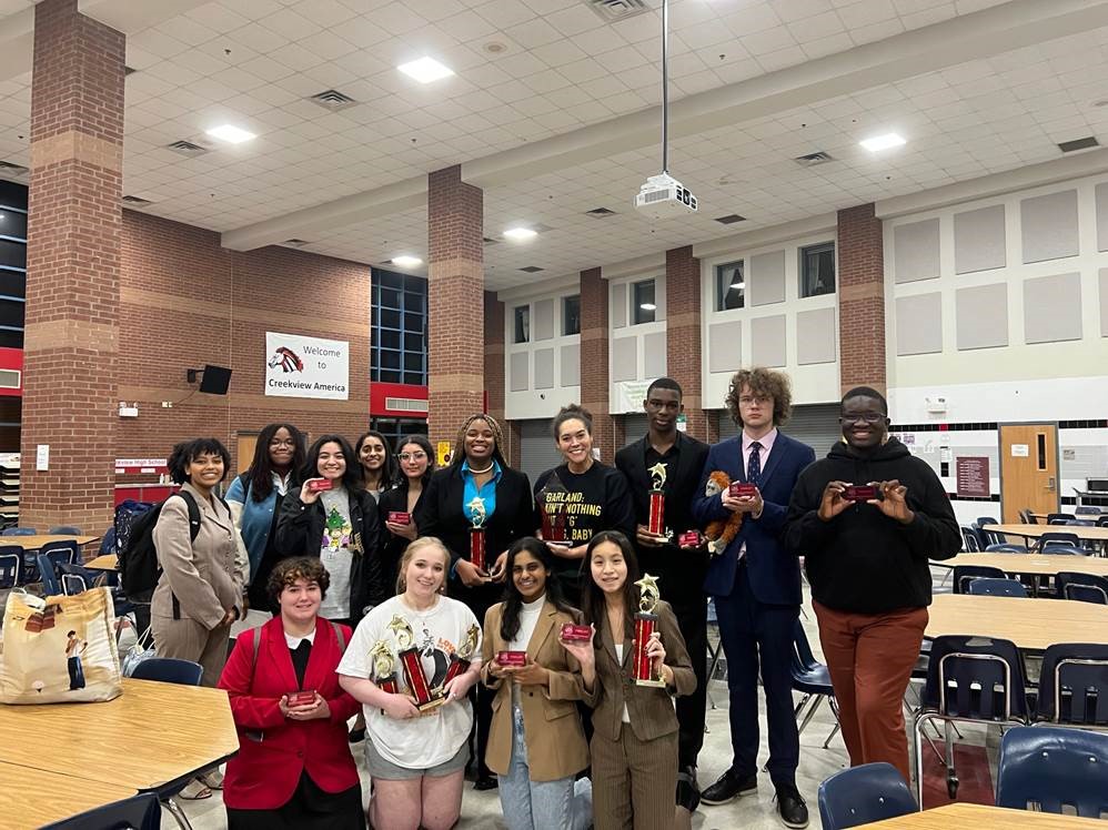 Speech and Debate competed at the Creekview Winter Extravaganza. 17 students competed and 10 brought home a total of 15 individual awards. As a team we brought home 1st PLACE SWEEPSTAKES! Extra congratulations to Joshua Eneji for qualifying for Nationals this weekend! 🦉🖤💛