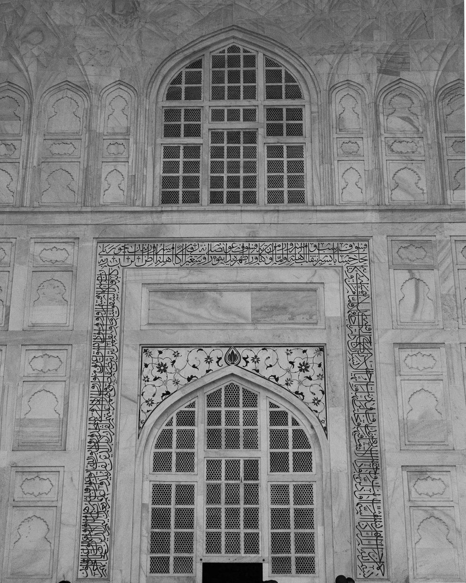 impranav99's tweet photo. taj in bnw. 🤌
•
shot on - @NikonIndia d5600
#NFTCommunitys #NFTs #photography #PhotoOfTheDay #bnw #bnwphotography #TajMahal #IncredibleIndia @uptourismgov @incredibleindia https://t.co/F6wS5OqTak