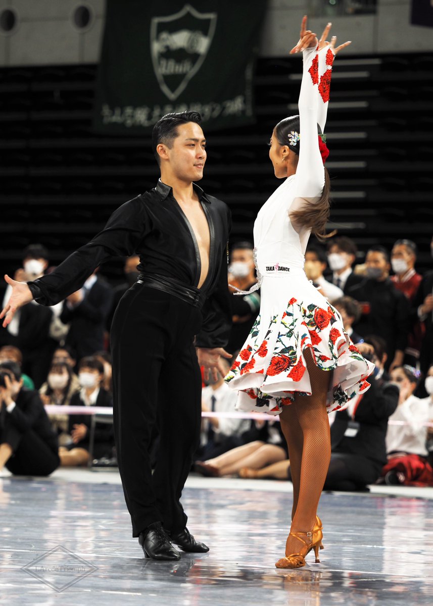 【冬全2022】
C2位 澁谷・浅田組(理科大)②
本当にごめんなのですが浅田さんが本当に美しい！！！！！！の感想が止まりません
どのピクチャーでも、おふたりの姿が形として綺麗なのが印象的でした。あとやっぱりリーダーさんの指先の美しさ…際立って素敵な指先！！！