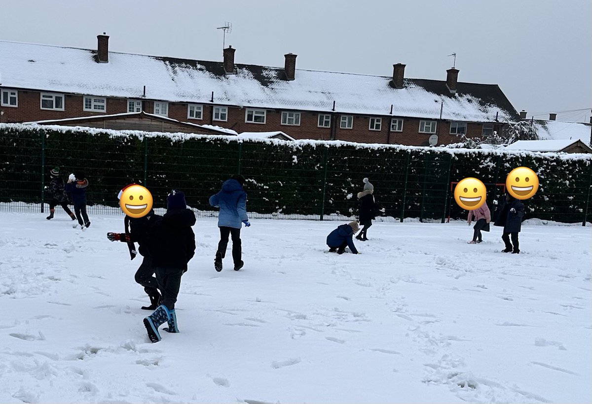 SHPS_Year2's tweet photo. @SHPS_Year2 We’ve had great fun playing in the snow this afternoon and investigating which snowballs travel the furthest- small ones or large ones. https://t.co/gFGjhj2AvJ