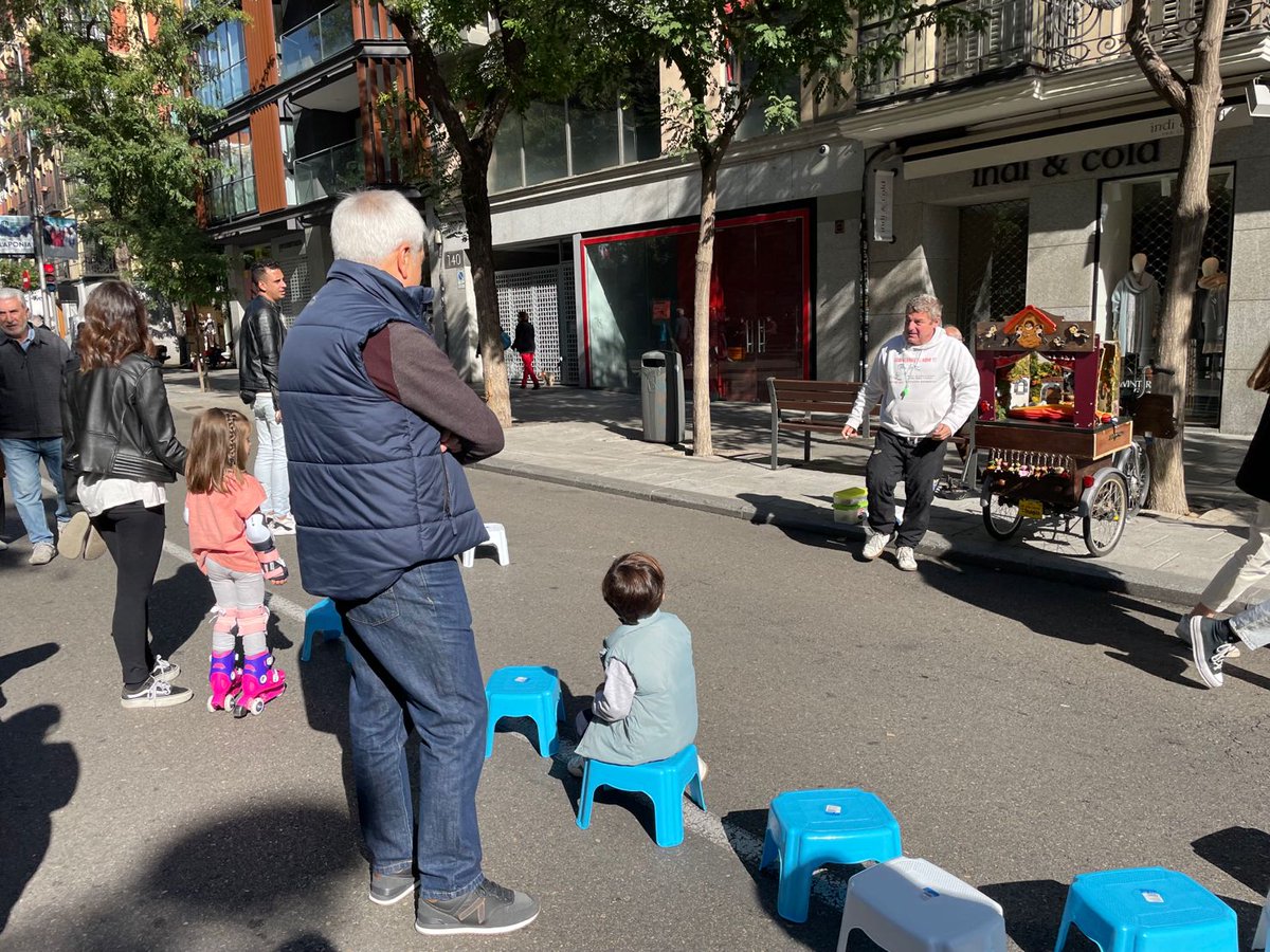“It is often assumed that children #play in the street for lack of #playgrounds. But many children play in the #streets because they like to.” #WilliamHWhyte wrote in 1988 about his own experience as a child sixty years before. via <a href="/franbenitezb/">Francisca Benitez</a> 

#OpenStreets #Playmaking