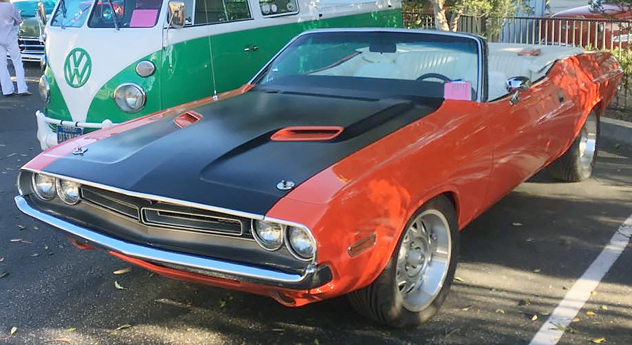 ClassicInd's tweet image. For #MoparMonday, Roger Huff sent us this photo of his '71 Challenger Pace Car. The Hemi Orange paint and white interior are a great pairing! Nice car, Roger. #Dodge #Challenger #musclecar #classiccar #restoration #ClassicIndustries