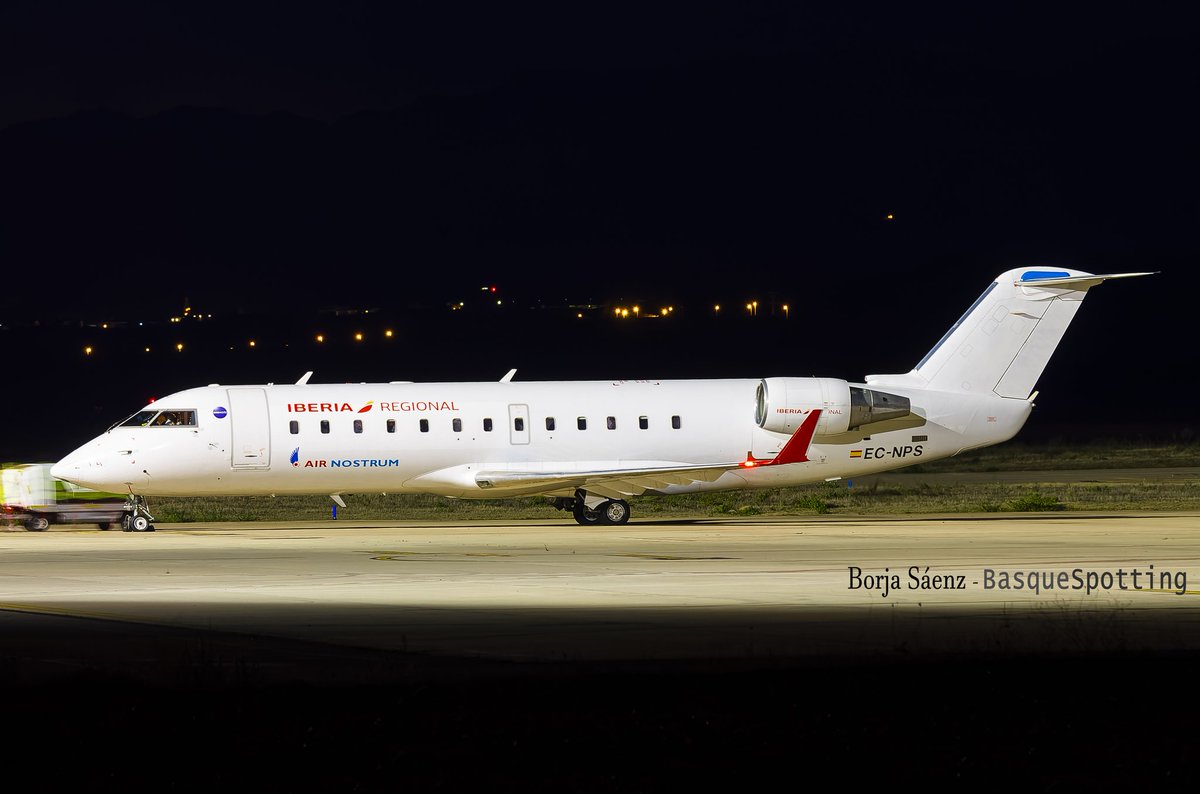 AeroRJL's tweet photo. Este sabado tuvimos la visita de este CRJ200 de @Iberia procedente de Castellon con el @cdcastellon a bordo. https://t.co/5vtaQfV270