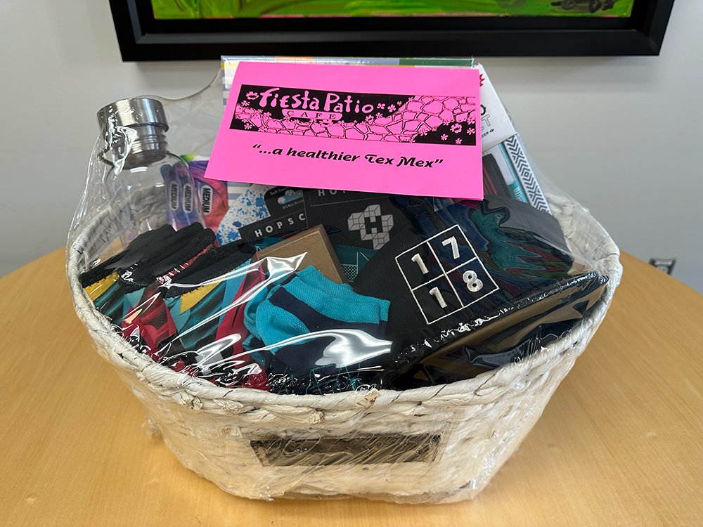 UTSAAlumni's tweet photo. On the 12th day of Alumni Cheer, my association sent to me...

Double Date Night at Hopscotch SA🎉
✅ 4 adult general admission tickets
✅ 4 complimentary drinks
✅ Swag bag
✅ Dinner at patio food truck
✅ $100 Fiesta Patio Cafe gift card

Follow, RT, tag your date (1 winner) https://t.co/86WuFwMOtY