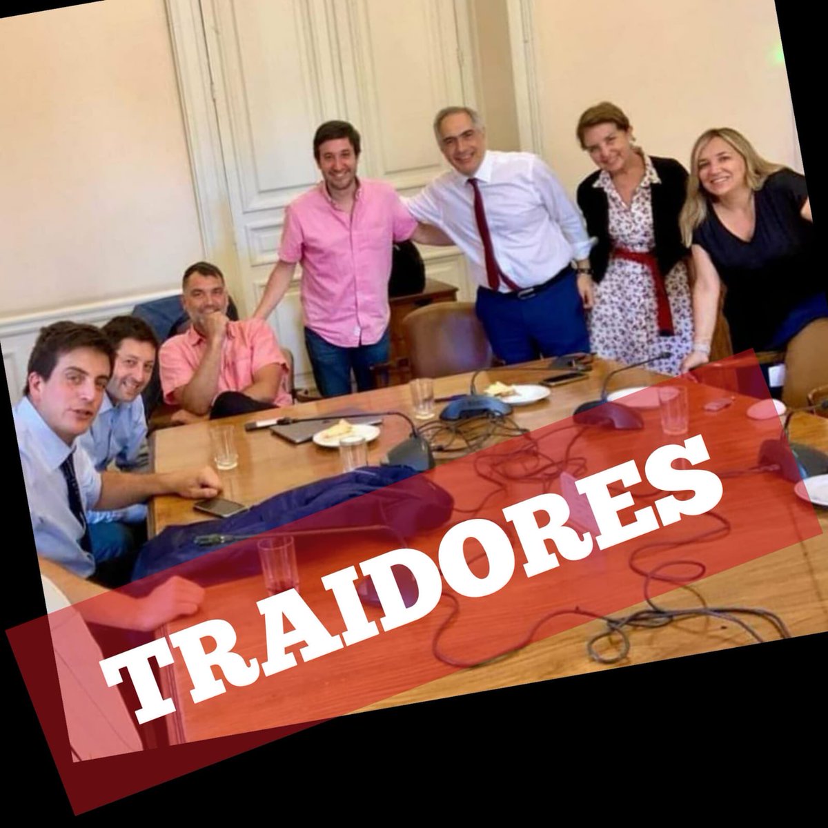 Marianmuoz3Muoz's tweet photo. @Jimoya82 @IraciHassler Y la casta política obsesionada en lo que a nadie le interesa, merecen ser destituidos aplicando Art 60 @Jou_Kaiser @mauricio_ojedar @JIrarrazavalR @DefensorConsTTC @MaxiPatriota @DiputadosPdg #LaCocinaDestruyeAChile #SOSChile #DictaduraPolitica https://t.co/bvR6C2EQlg