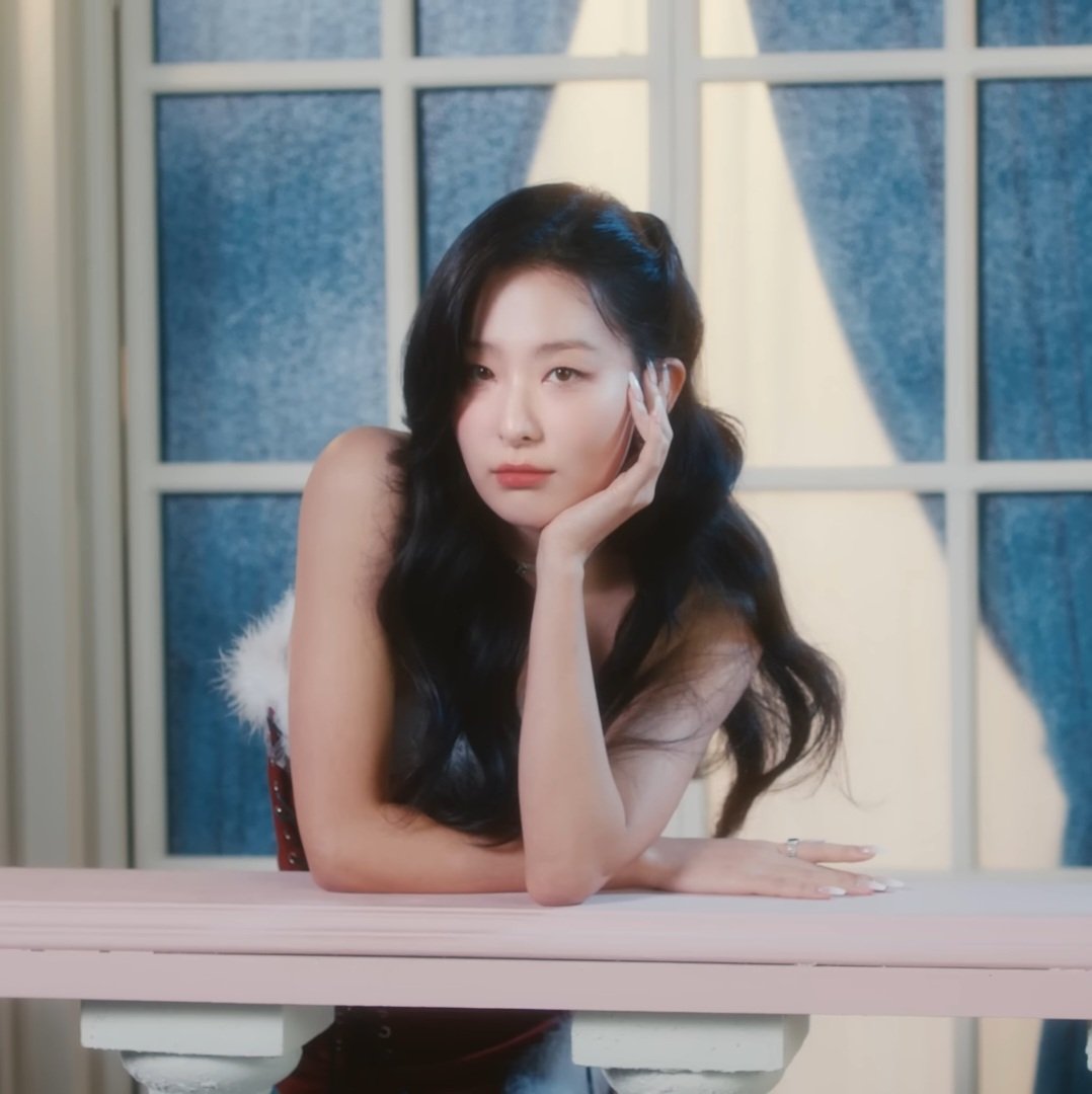 KSEULGILOOKS's tweet photo. a beautiful christmas indeed 

#슬기 #SEULGI https://t.co/rW3iiBOCUk