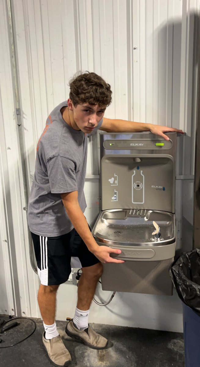 Barstool Dukes (finearts school) (@barstooldukes) on Twitter photo everyone thank joe for helping us get a new (actually working) water fountain for the weight room‼️‼️🙏 everyone thank joe for helping us get a new (actually working) water fountain for the weight room‼️‼️🙏