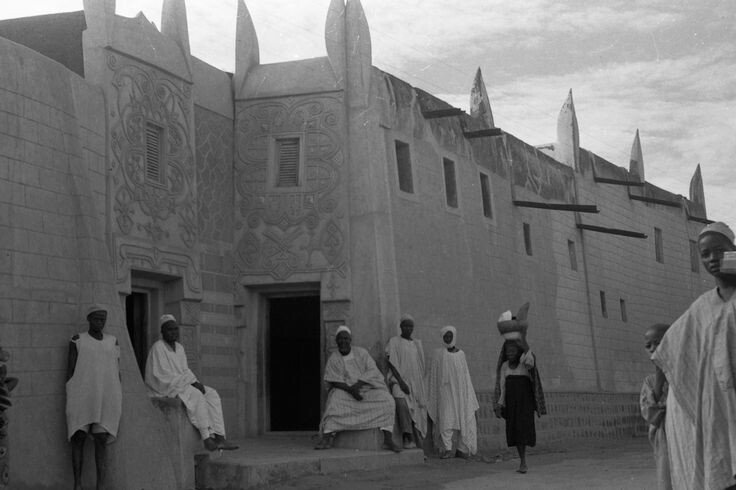Blue19939's tweet photo. @kai_mono21 Africa before 19 century
Gondar kilwa ashanti mali axum madzimbabwe  etc moved out of stone age in 6 century B.C in year 1400 to 1600 B.C. https://t.co/Qo7t36rlPQ