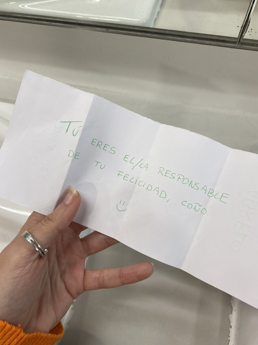 gazaunplacer's tweet photo. He visto esto en el baño de la universidad, gracias por esto https://t.co/svQ6PndPIw