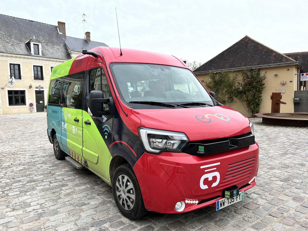 Journée véhicule autonome ⁦<a href="/RoutesdeFrance1/">Routes de France</a>⁩ ds l’⁦<a href="/Indre36/">Département de l'Indre</a>⁩ où ns avons échangé avec ⁦<a href="/FleuretMarc/">Marc Fleuret</a>⁩ P. Michaud ⁦<a href="/IndreetLoire37/">Indre et Loire</a>⁩ ⁦@Ber4Sala⁩ Découverte des navettes de ⁦<a href="/groupekeolis/">Keolis Group</a>⁩ et de Mezieres en Brenne 🙏 à CNTS pr l’accueil 💪 #JO2024