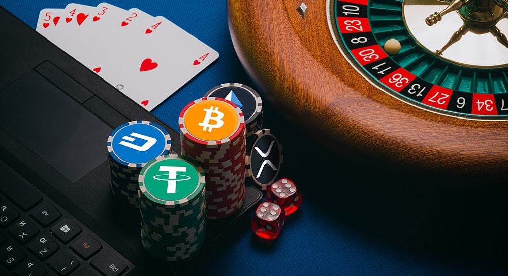 BlockBet_'s tweet photo. Did you know: Crypto casinos are completely decentralised and unregulated 🥷🏻

This makes crypto gambling anonymous as the transactions never link to the player’s identity 🎲

#BlockBet #Bitcoin #Casino #Crypto https://t.co/HPxItr2IzS