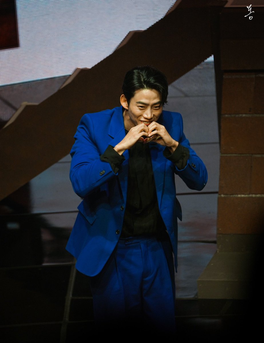yongyon10807747's tweet photo. 하트 택연 2번째
##옥택연 #2pm #택연 ##하트 #옥캣 #OkTaecyeon #2pmfan https://t.co/cySFt4fiMm