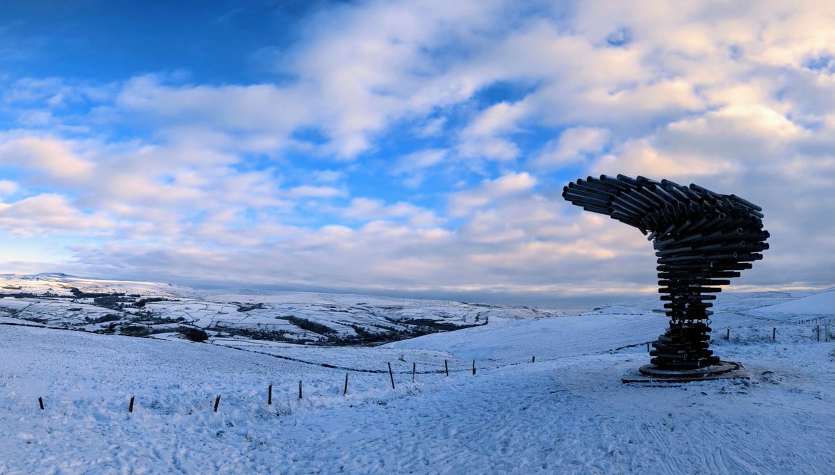 PanazFabrics's tweet image. Certainly feeling wintery today!❄️
Thanks to our employee Stephen for this incredible photo of the view from the #SingingRingingTree.

#Burnley